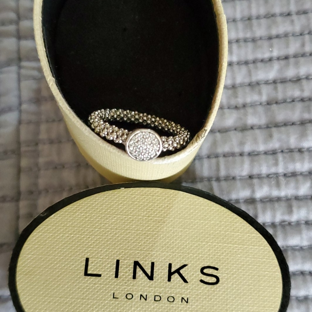 Links of London white topaz ring